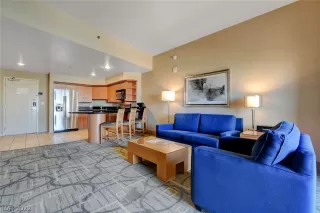 Photo #3: 2431027 Listing