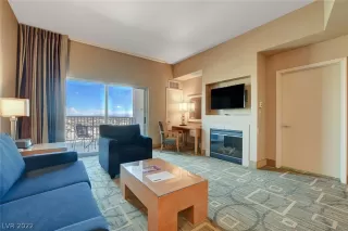 Photo #6: 2431027 Listing