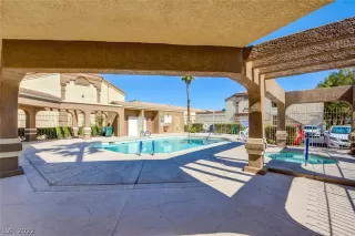 Photo #3: 2431042 Listing 