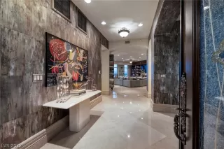 Photo #2: 2431043 Listing