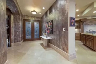 Photo #3: 2431043 Listing