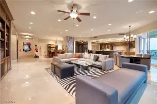 Photo #4: 2431043 Listing