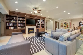 Photo #5: 2431043 Listing