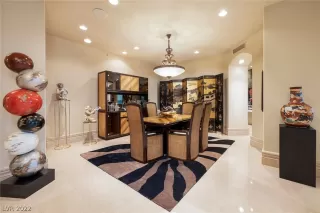 Photo #6: 2431043 Listing