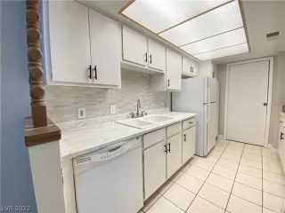 Photo #2: 2431049 Listing 