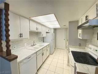 Photo #5: 2431049 Listing 