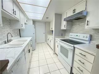 Photo #6: 2431049 Listing 