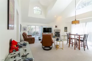 Photo #6: 2431050 Listing 