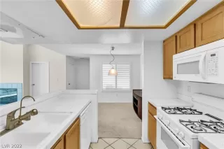 Photo #4: 2431063 Listing