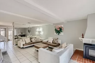 Photo #2: 2431087 Listing