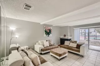 Photo #3: 2431087 Listing