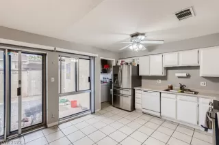 Photo #5: 2431087 Listing