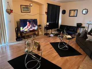 Photo #6: 2431109 Listing