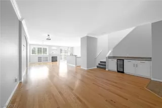 Photo #2: 2431139 Listing 