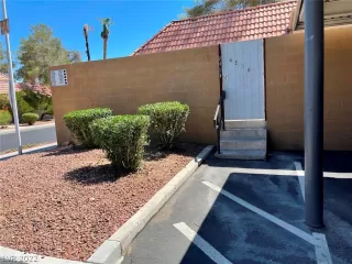 Photo #5: 2431144 Listing