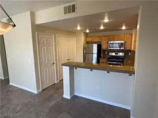 Photo #5: 2431175 Listing 