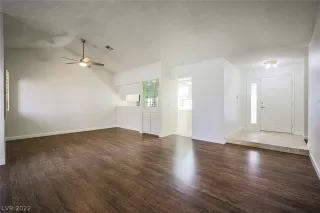 Photo #4: 2431180 Listing