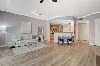 Photo #5: 2431201 Listing