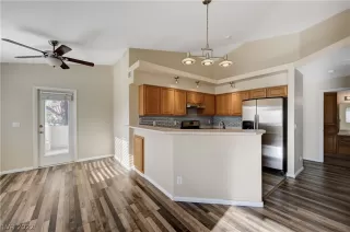 Photo #4: 2431222 Listing