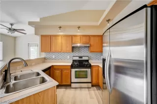 Photo #5: 2431222 Listing