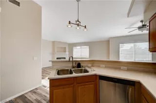 Photo #6: 2431222 Listing