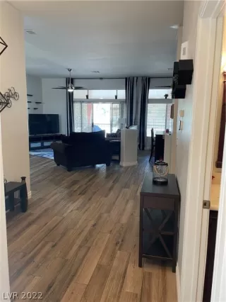 Photo #4: 2431236 Listing