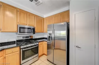 Photo #4: 2431252 Listing