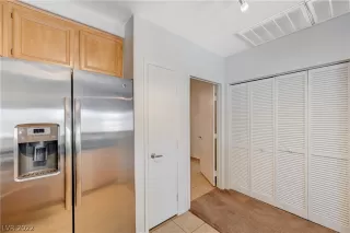 Photo #6: 2431252 Listing