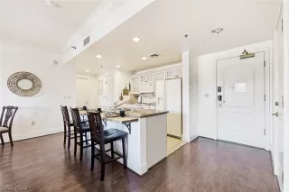 Photo #3: 2431315 Listing