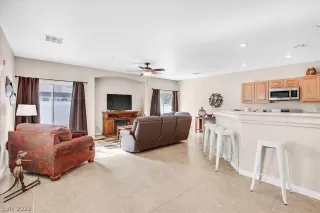 Photo #3: 2431372 Listing