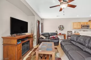 Photo #4: 2431372 Listing