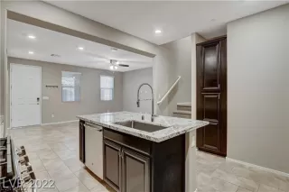 Photo #3: 2431385 Listing 