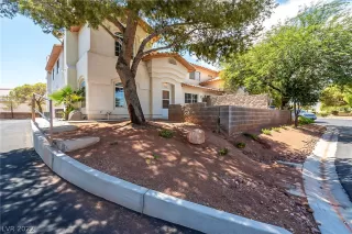 Photo #4: 2431386 Listing