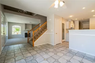 Photo #5: 2431386 Listing