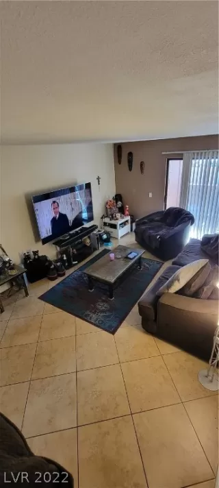 Photo #4: 2431392 Listing