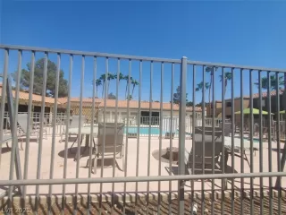 Photo #5: 2431392 Listing