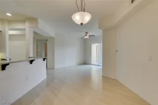 Photo #4: 2431428 Listing