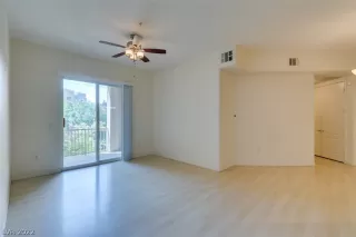 Photo #5: 2431428 Listing