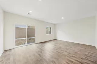 Photo #5: 2431480 Listing 