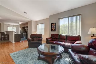 Photo #5: 2431499 Listing 