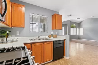 Photo #4: 2431559 Listing