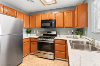 Photo #5: 2431559 Listing