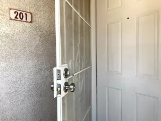 Photo #3: 2431578 Listing 