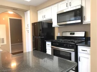 Photo #4: 2431578 Listing 