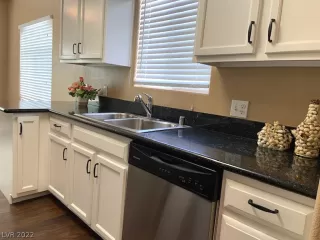 Photo #5: 2431578 Listing 