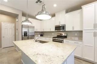 Photo #1: 2431590 Listing