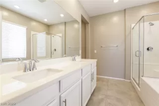 Photo #3: 2431590 Listing