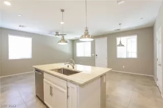 Photo #6: 2431590 Listing