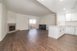 Photo #5: 2431601 Listing