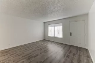 Photo #4: 2431604 Listing 